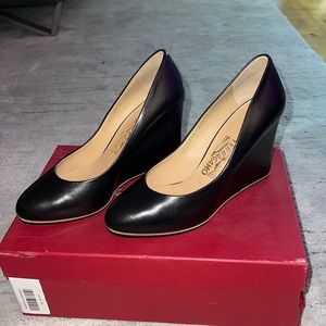 New Salvatore Ferragamo Fiamma  shoes never worn size 8/12